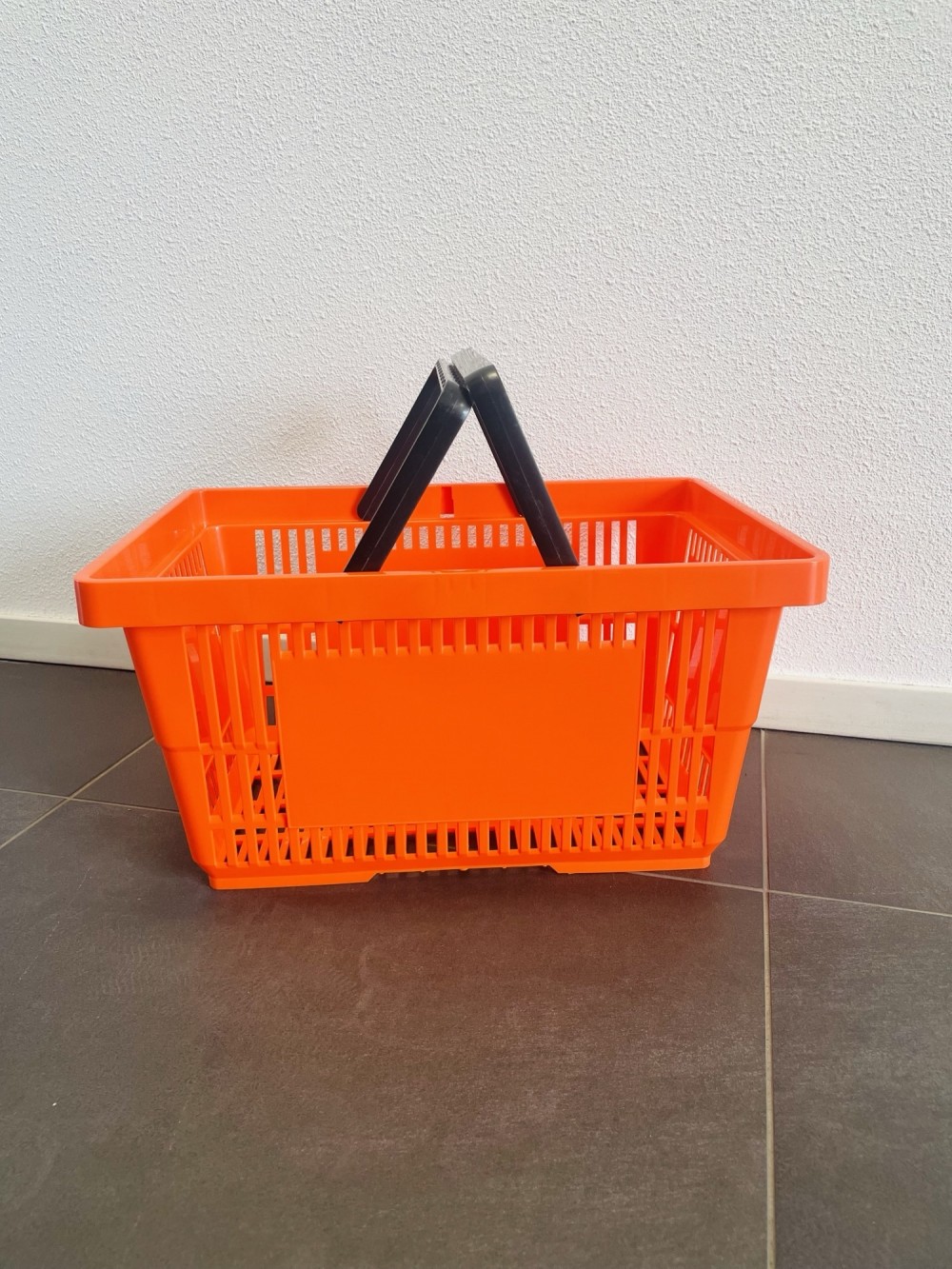 Winkelmand 28 liter oranje