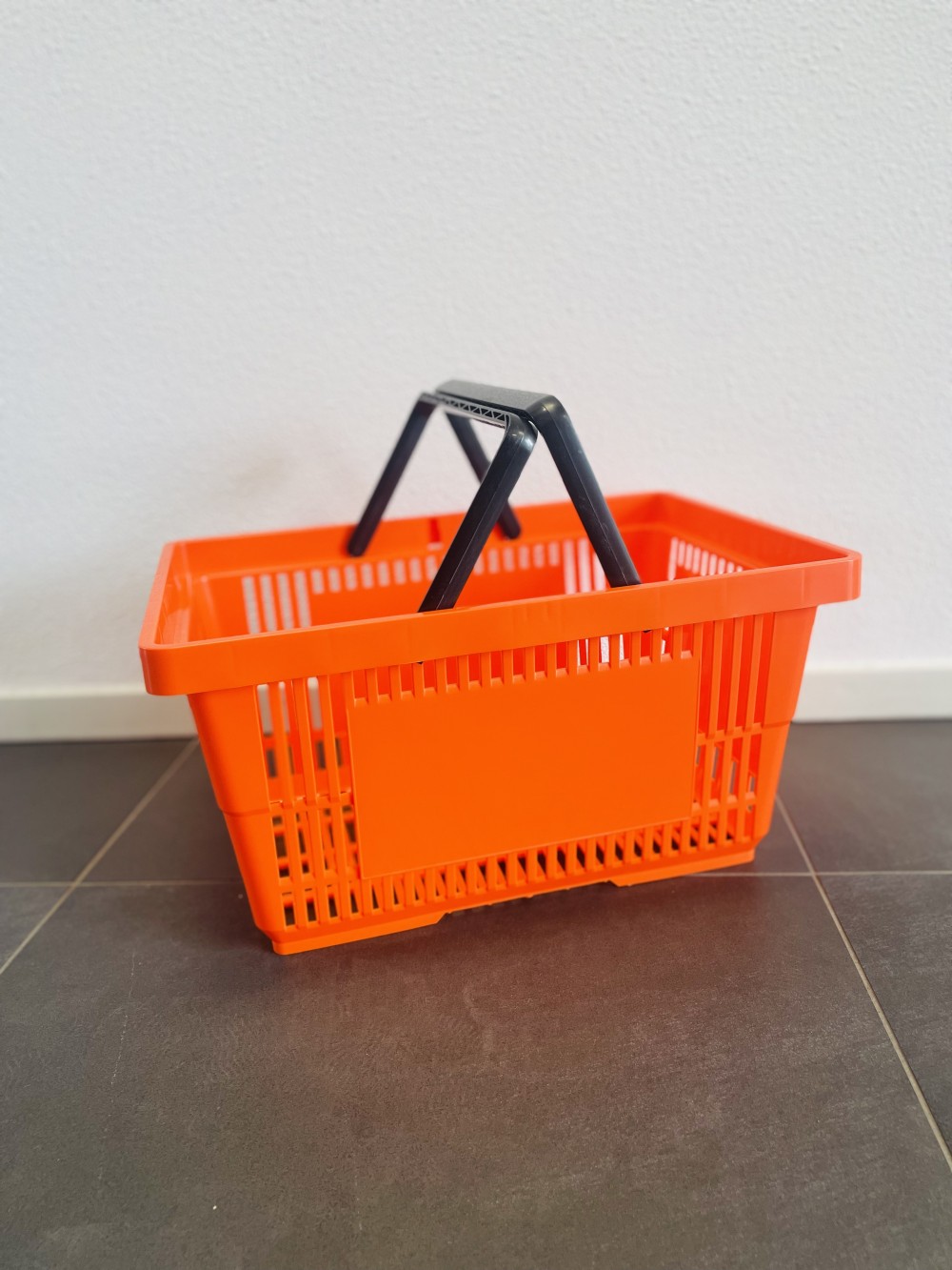 Winkelmand 28 liter oranje