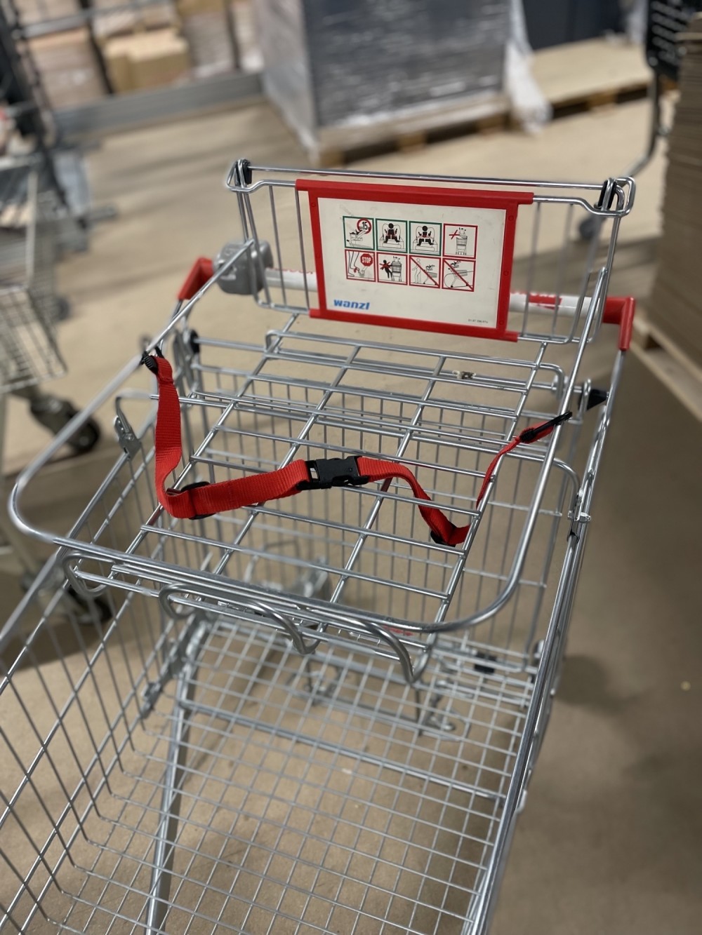 Winkelwagen ELX155 lichtgebruikt met MaxiCosi houder