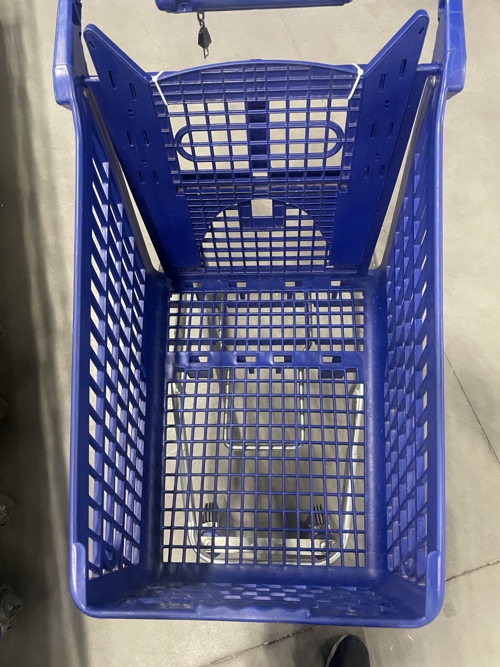 Winkelwagen gebruikt kunststof MAGAZIJN