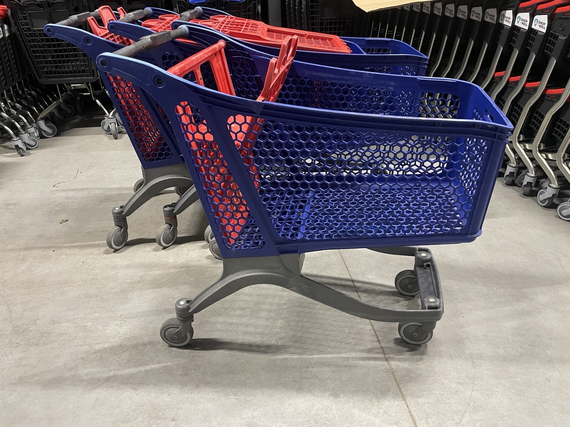 Winkelwagen gebruikt kunststof blauw-rood